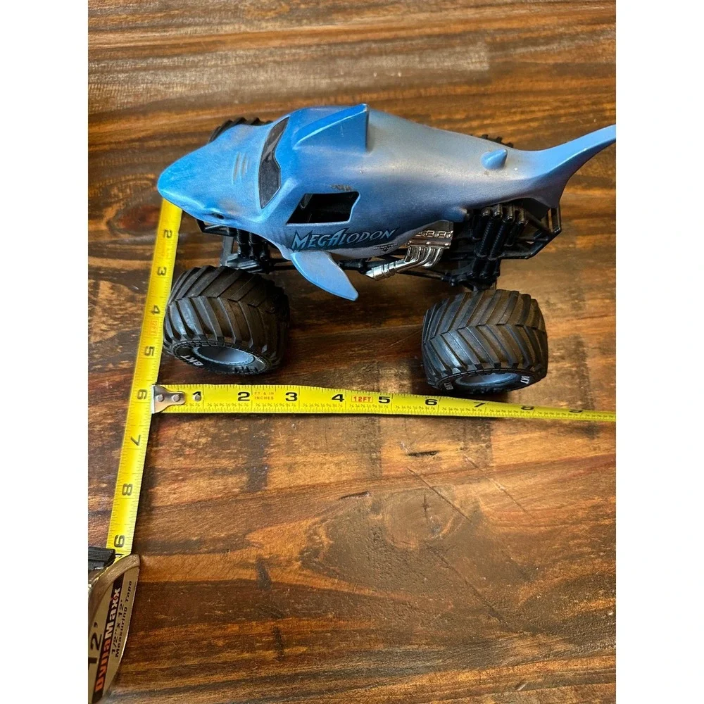 Monster Jam‎ Megladon Shark Monster Truck Hot Wheels 1:24 Scale Kidcore Megladon